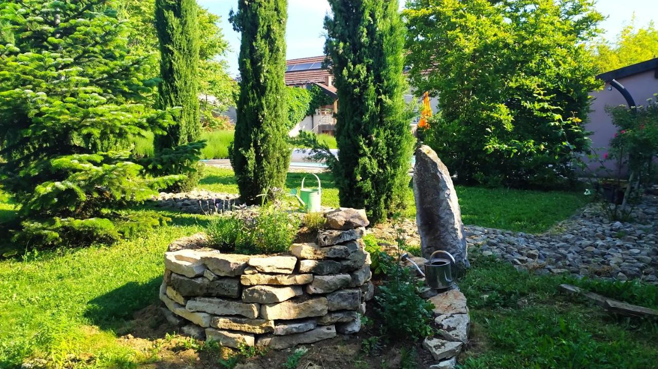 Clos Des Chenevieres, 3 Etoiles Comblanchien Exterior foto